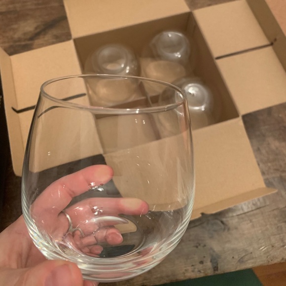 4 stemless wine glasses - Picture 2 of 3